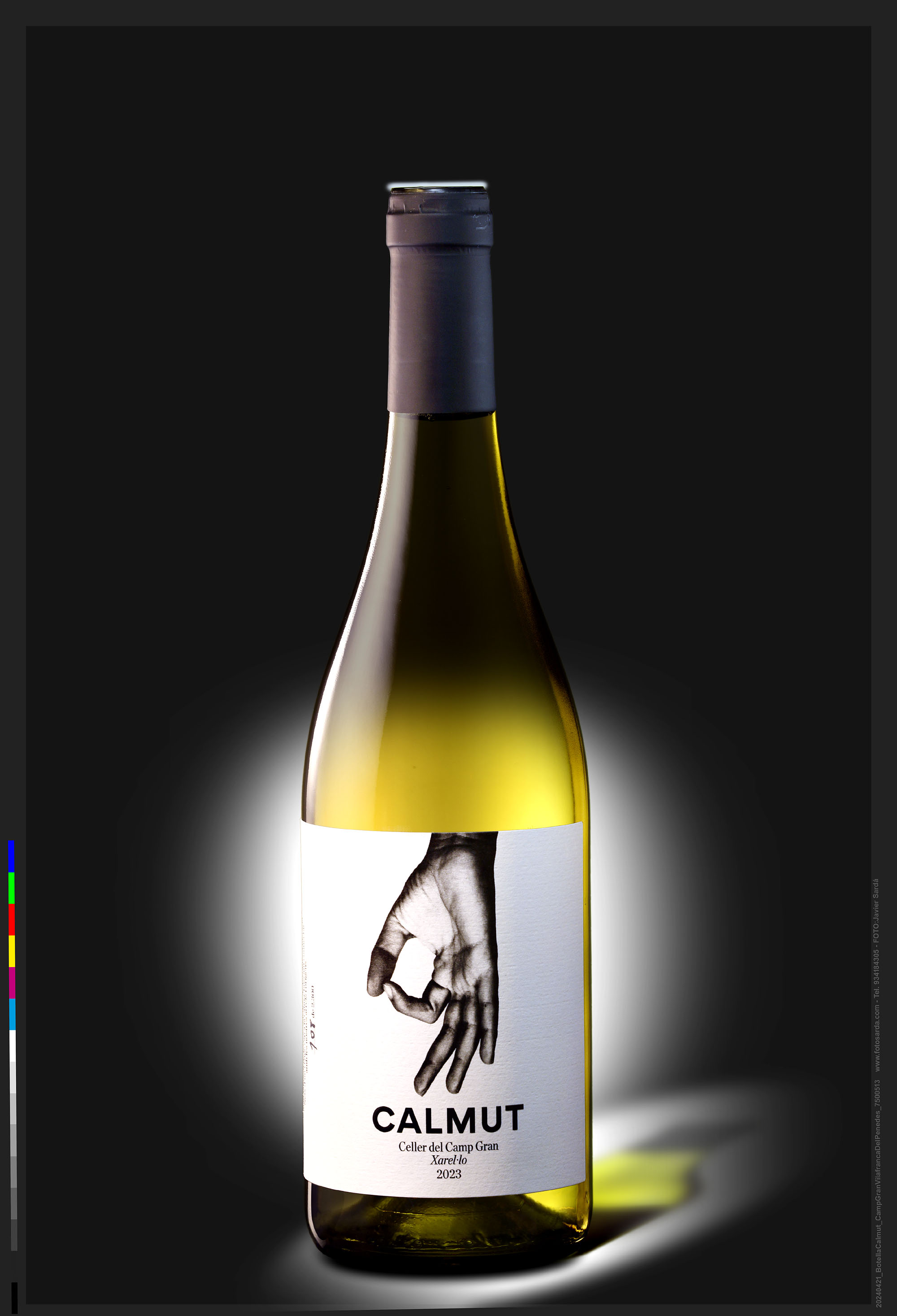 20240422_BotellaCalmut_CampGranVilafrancaDelPenedes_7500513 -fondGris_focos